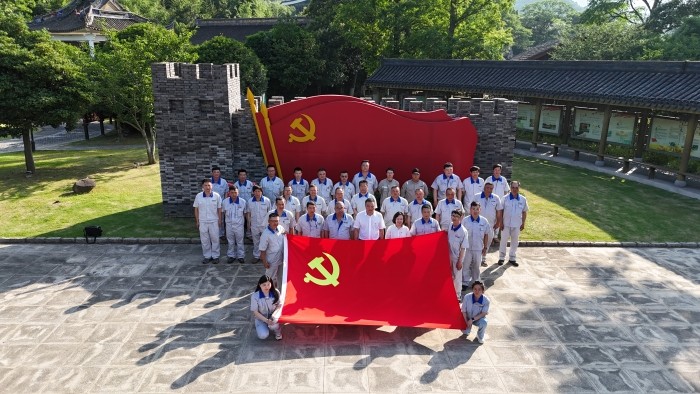 華豐船舶黨支部赴新建村南洞開(kāi)展主題黨日活動(dòng)